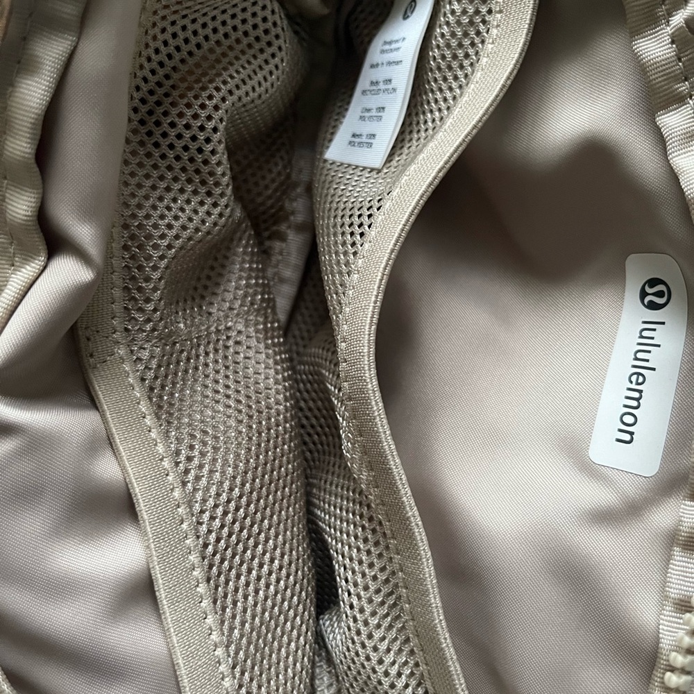 Lululemon Belt Bag - Picture 3 of 4
